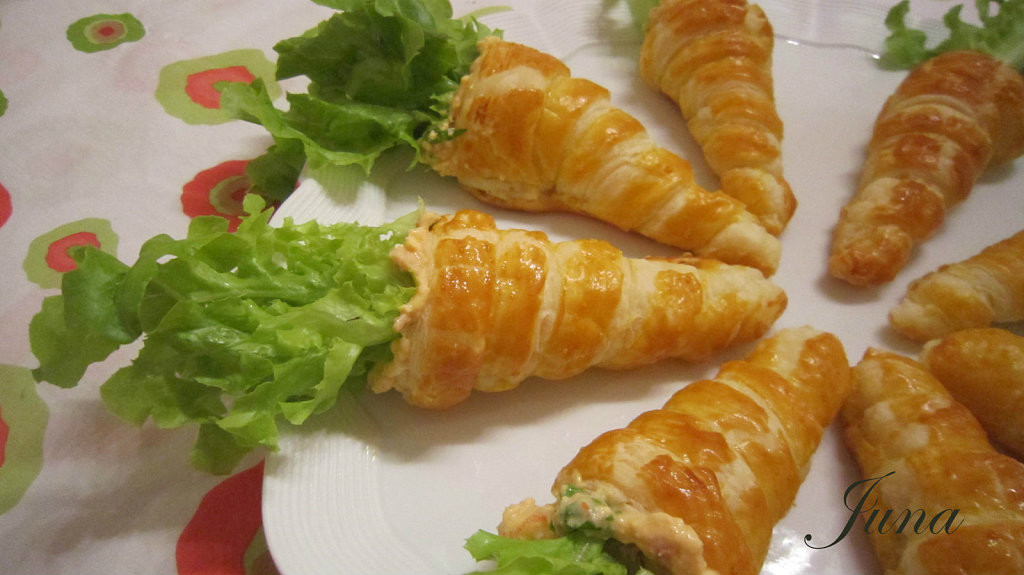 Hojaldres de queso fresco y salmón