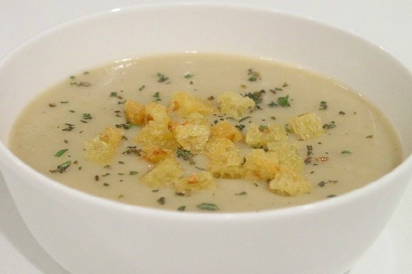 PURÈ DE VERDURAS CON PICATOSTES